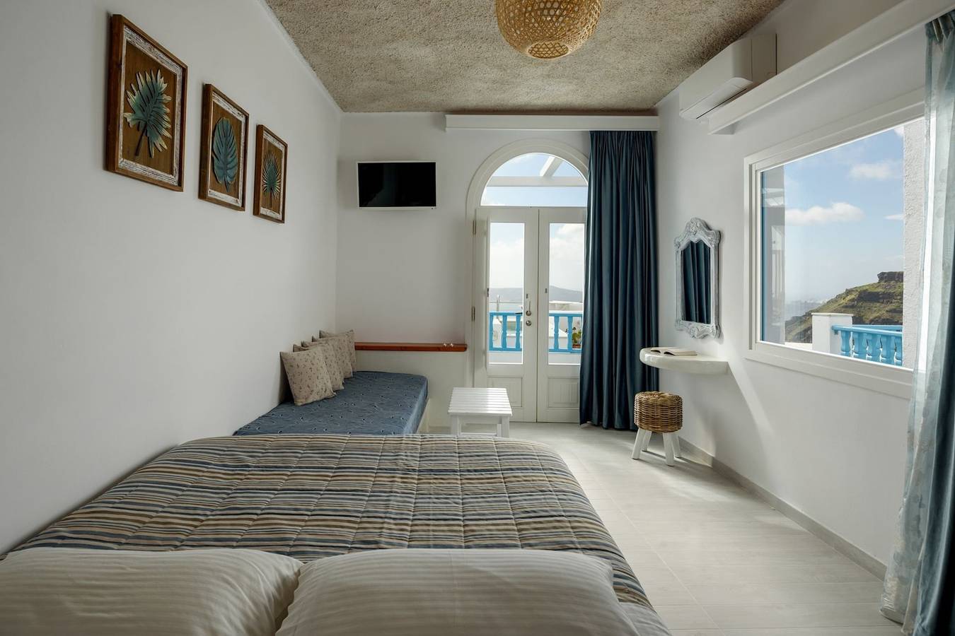 Wonderful Santorini Apartment | 1 Bedroom | Premier Apartment | Amazing Sea Views & Close to Amenities | Fira in Firostefani, Thera