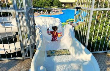Parc de vacances pour 6 personnes, avec jardin ainsi que piscine et vue, animaux acceptés à Pizzo