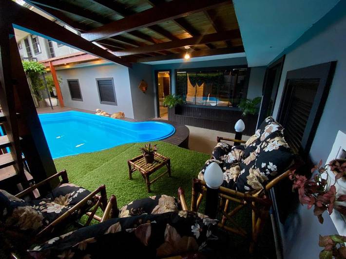 Ferienhaus für 12 Personen, mit Terrasse und Whirlpool sowie Pool und Garten - 1