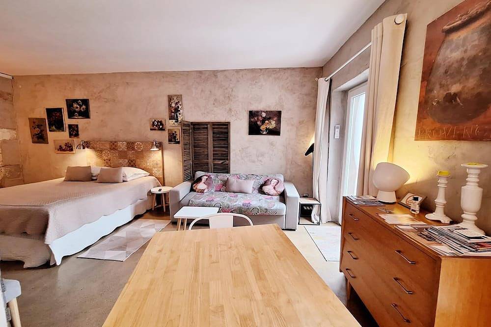 Ganze Wohnung, Gite Luberon-Studio-Superior-Nasszelle-Gartenblick in Velleron, Vaucluse