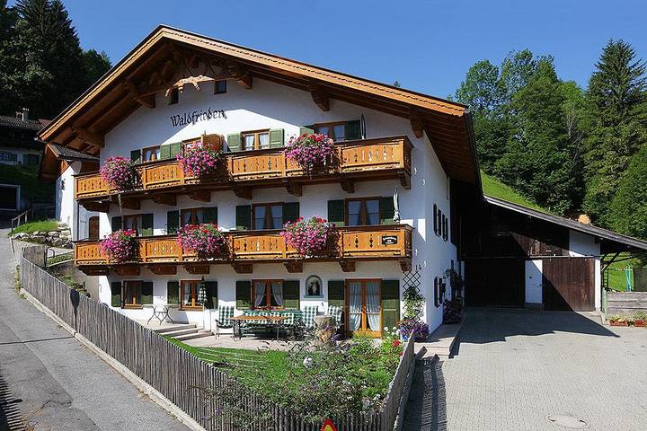 Ferienwohnung für 3 Personen, mit Balkon und Ausblick im Mittenwald