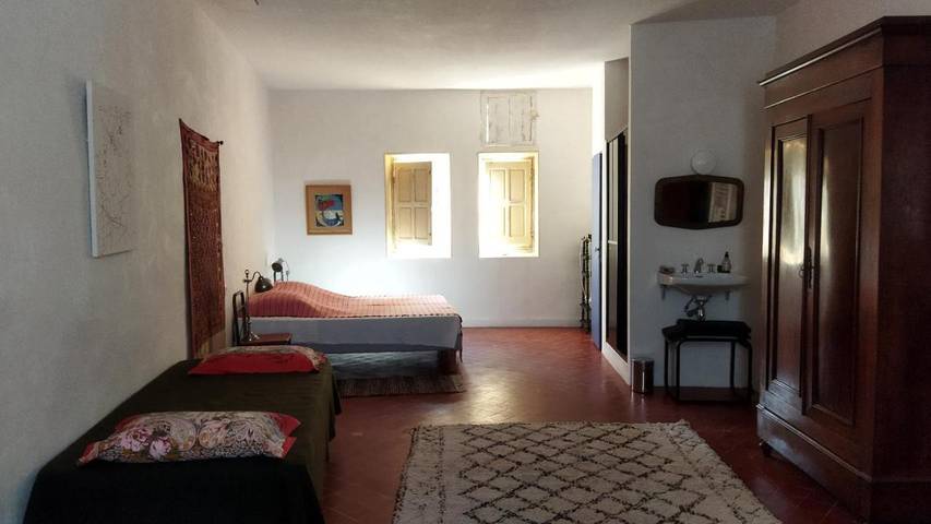 Chambre d’hôte pour 3 personnes, avec Terrasse et Jardin ainsi que Piscine et Vue à Orgone