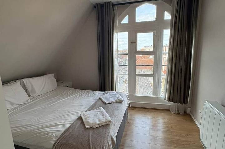 Entire apartment, 2 Bedroom Penthouse St Albans City Centre - stay right in the heart of the city in Hertfordshire