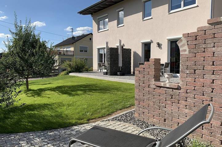 Ferienhaus für 4 Personen, mit Garten und Terrasse in Langenneufnach