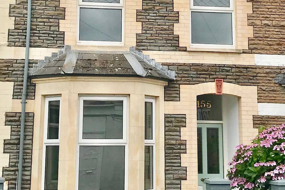 Holiday Home for 7 People in Cardiff, Cardiff region