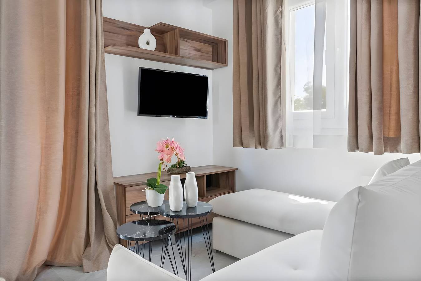 Appartamento intero, Appartamento 'Miralis' con Vista Montagna, Wi-Fi e Aria Condizionata in Nikiana, Grecia