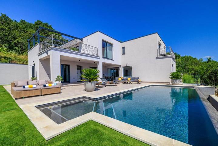 Ferienhaus für 10 Personen, mit Balkon und Terrasse sowie Garten und Pool