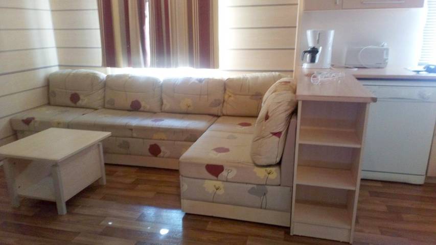 Gîte pour 7 personnes, avec jardin et vue sur le lac, adapté aux familles dans Saramon - 2