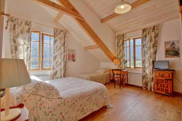 Chambre d’hôte pour 6 personnes, avec jardin et vue, animaux acceptés dans les Pyrénées