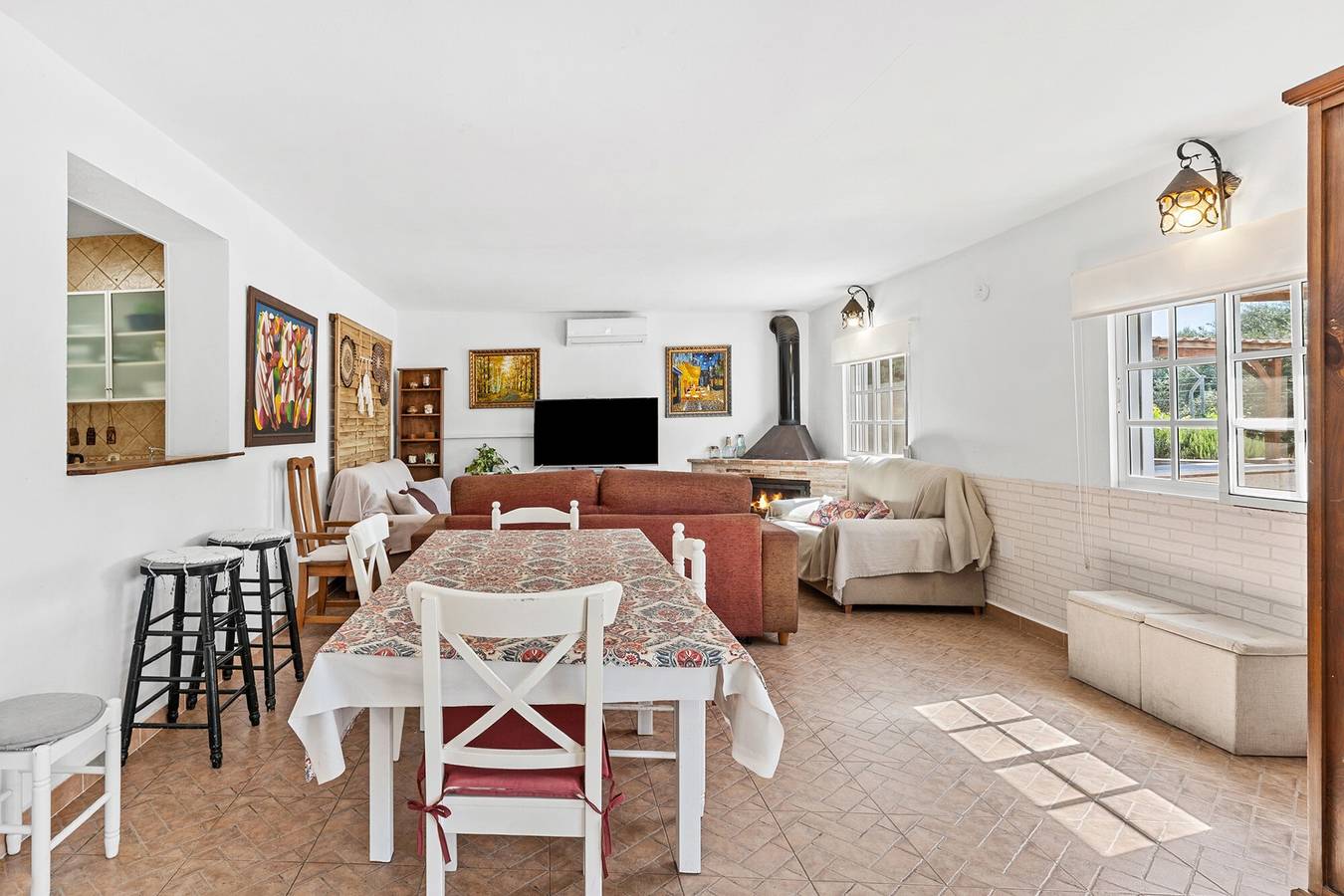 Villa 'Los Arcos' with Pool, Mountain Views, Wi-Fi, and Air Conditioning in Lauro Golf, Alhaurín de la Torre