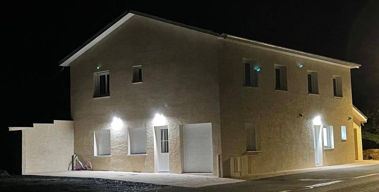 Appartement entier, La bâtisse des tuileries côté forêt in Lamure-sur-Azergues, Région de Villefranche-sur-Saône