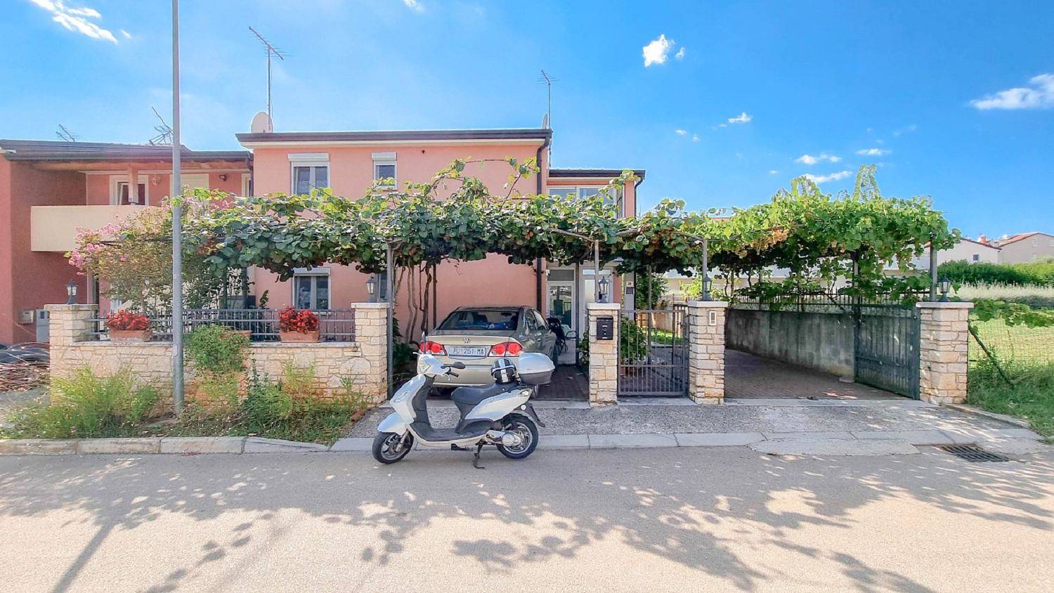 Geheel appartement, Vakantieappartement voor 3 personen met tuin in Novigrad, Mareda