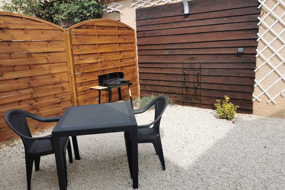 Appartement entier, Studio avec extérieur privé au calme proche rivière in Saint-Jean-de-Fos, Région de Lodève