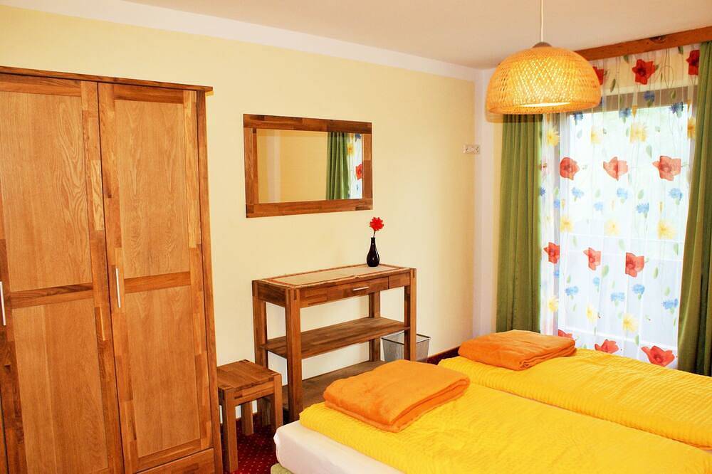 Ferienhaus Sonnhof am Walchsee in Tirol, Seenähe, Seeblick, Garten, Spielgeräte in Kössen, Kaisergebirge