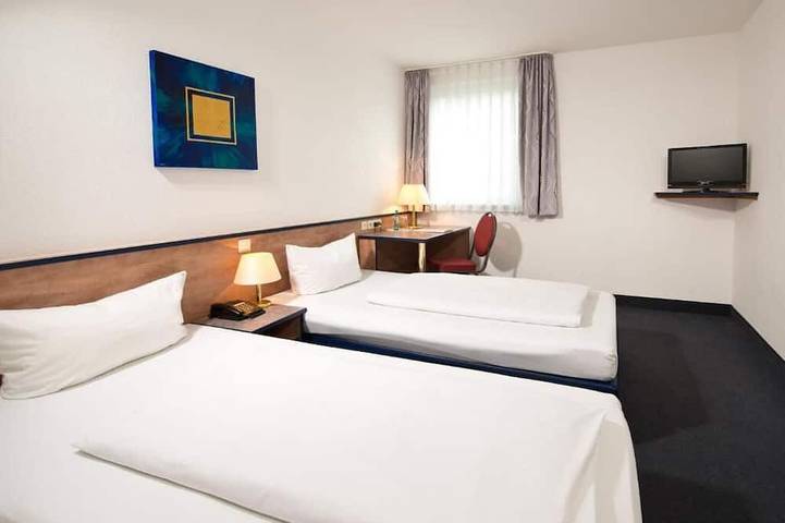 Comfortable Double Room | Great Base for Exploring the Rhine Region in Monheim am Rhein, Kreis Mettmann