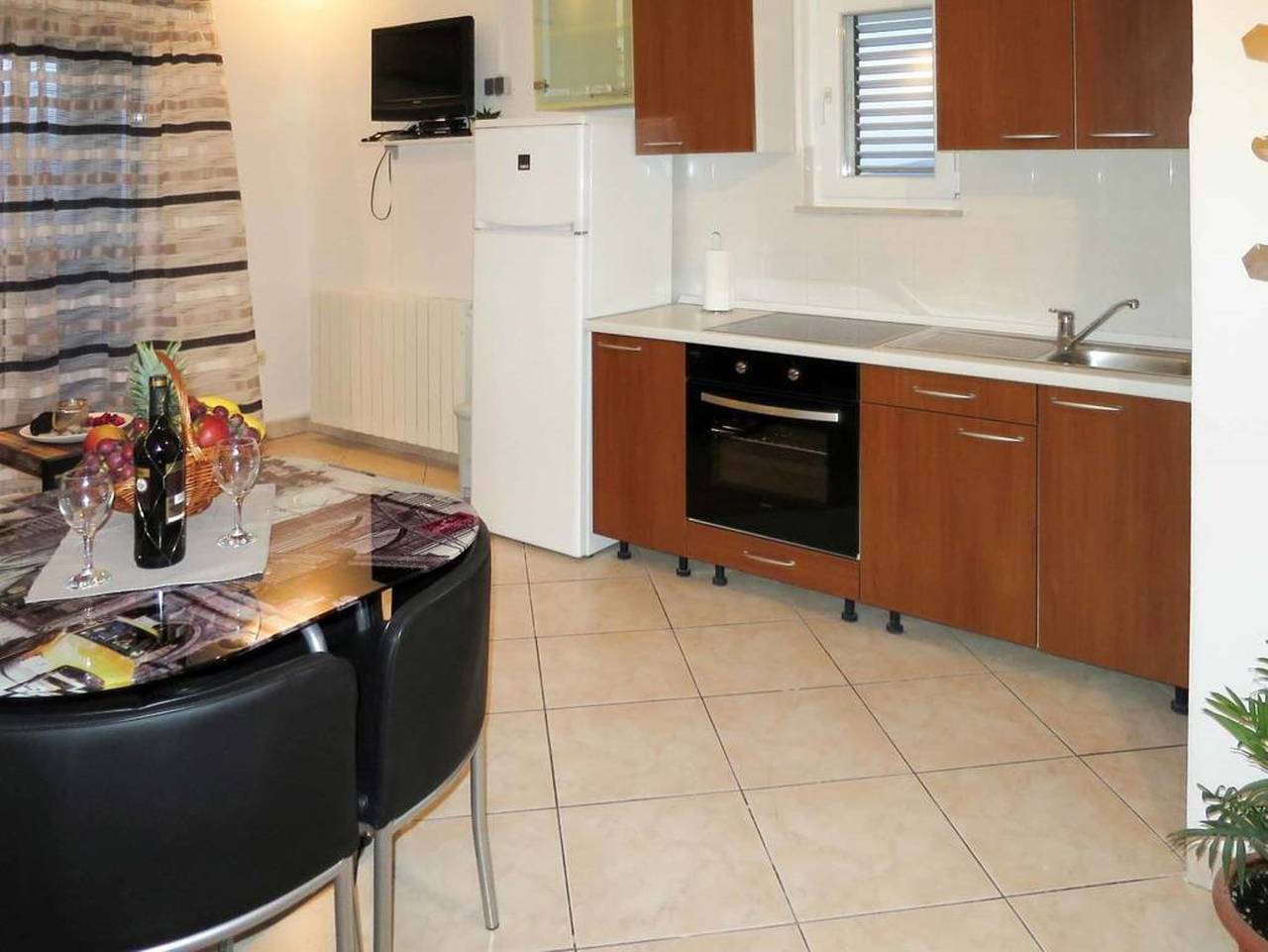 Ganze Wohnung, Einzimmer-Apartment mit Gemeinschaftspool in Arbanija, Ciovo