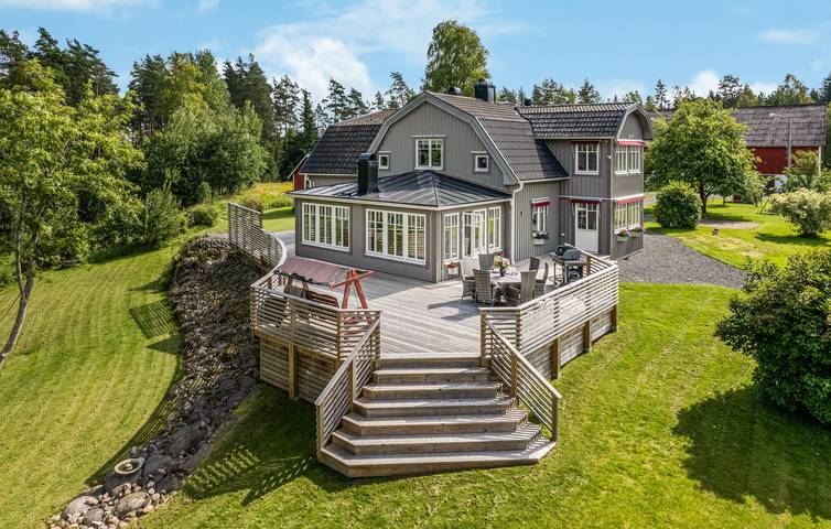 Ferienhaus für 13 Personen, mit Terrasse und Garten in Smaland