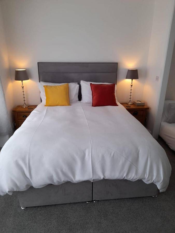 Entire holiday apartment, Large Double Room in Helston, Cornwall