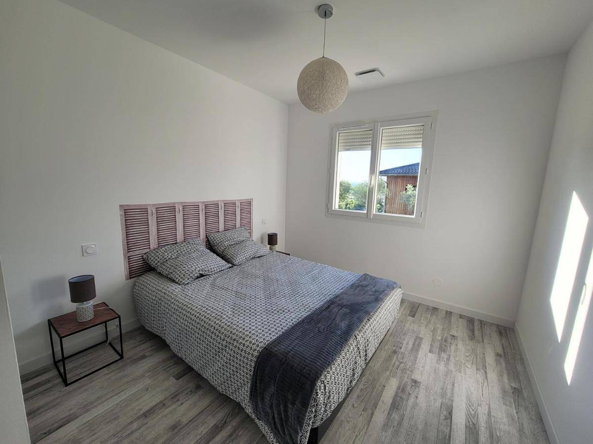 Three-Bedroom House in Carlus, Région d'Albi