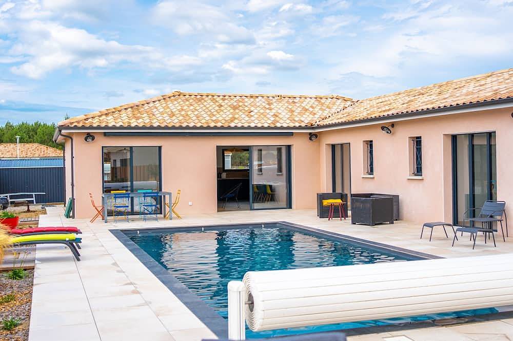 Villa bord de mer avec grande piscine et terrasse in Vendays-Montalivet, Parc naturel régional du Médoc