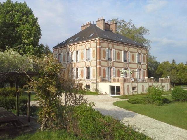 Location de vacances pour 2 personnes, avec jardin ainsi que vue et piscine, adapté aux familles à Brinon-sur-Sauldre - 3