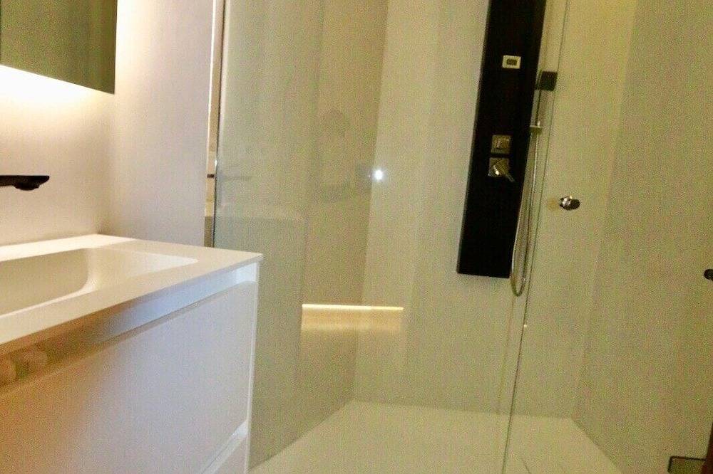 Apartamento entero, Apartamento-casa de diseño con entrada privada y pequeña piscina. in Cala Comtesa, Mallorca Oeste