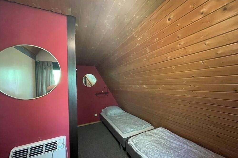 Ganze Wohnung, Ferienwohnung Huhn mit Terrasse (70 m2) in Sulzfeld, Rhön-Bayern