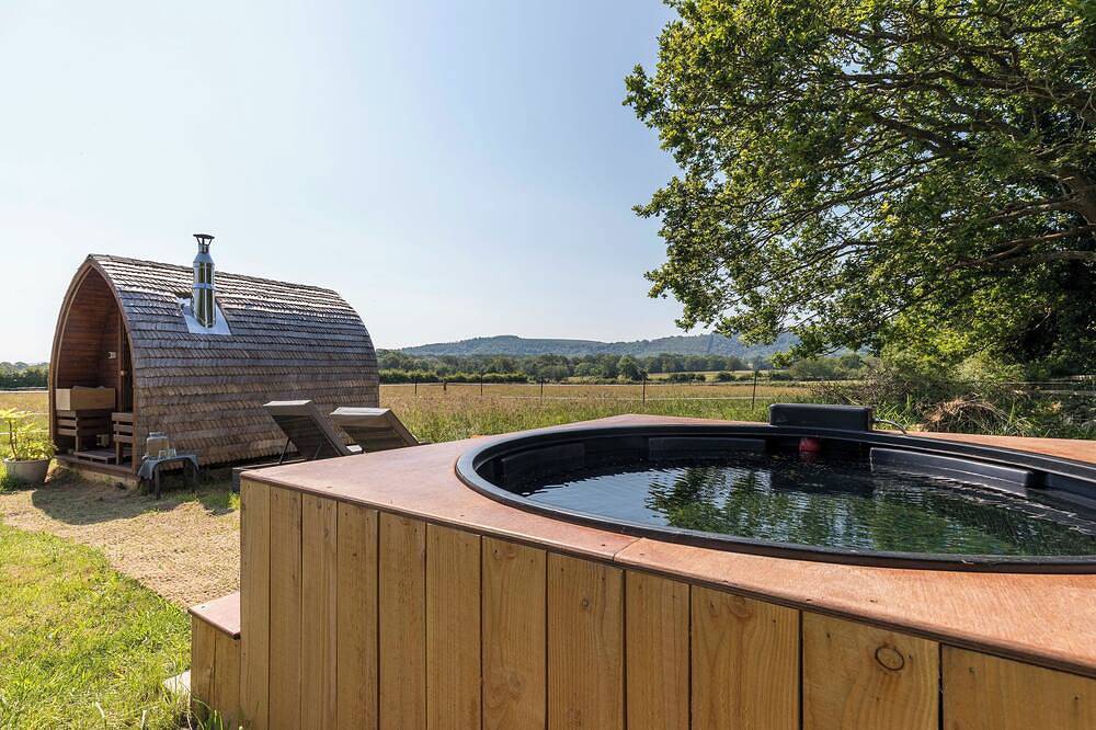 Aspen Leaves - Tranquil Shepherds Hut- Views of The South Downs National Park in East Lavington, South Downs