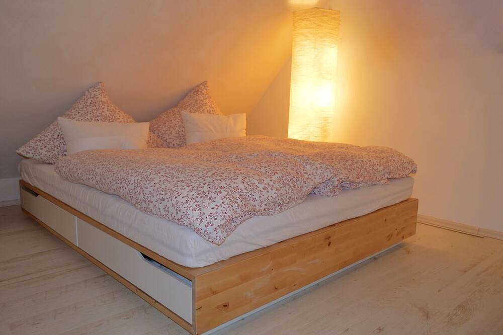 Ganzes Ferienhaus mit Sauna, Kamin, Parkplatz, Balkon und Garten mit Feuerstelle in Sonneberg, Frankenwald