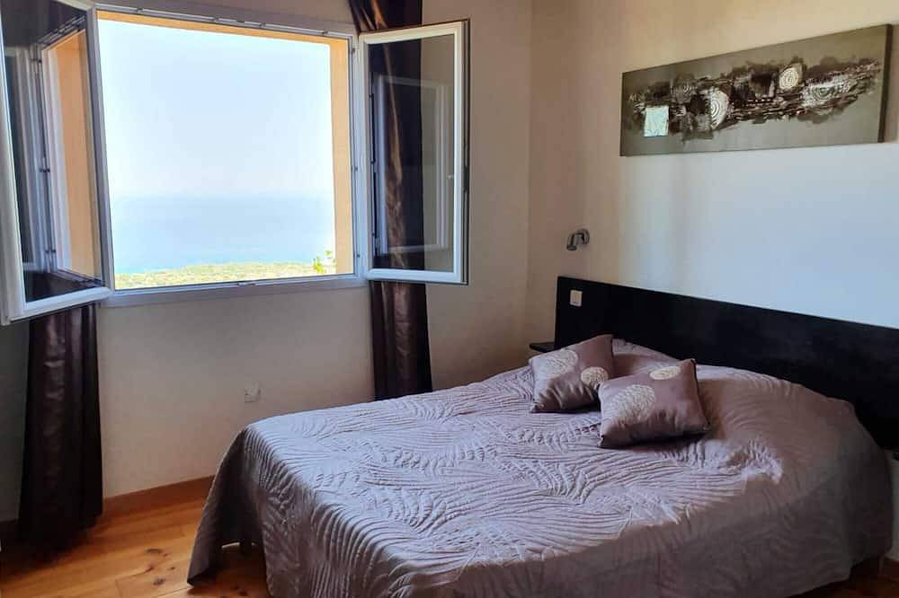 Villa Avec Vue Exceptionnelle Sur Les Rivages Et Le Port De L'Ile Rousse in Monticello, Région de Calvi
