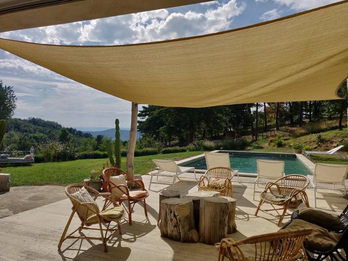 Chambre d’hôte pour 2 personnes, avec Terrasse et Jardin ainsi que Piscine et Vue à Peyrins