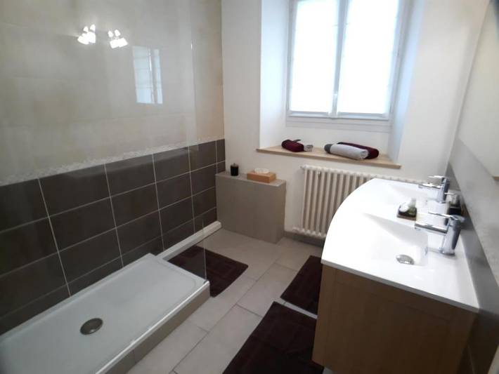 Location de vacances pour 2 personnes, avec jardin ainsi que terrasse et vue à Clécy - 2