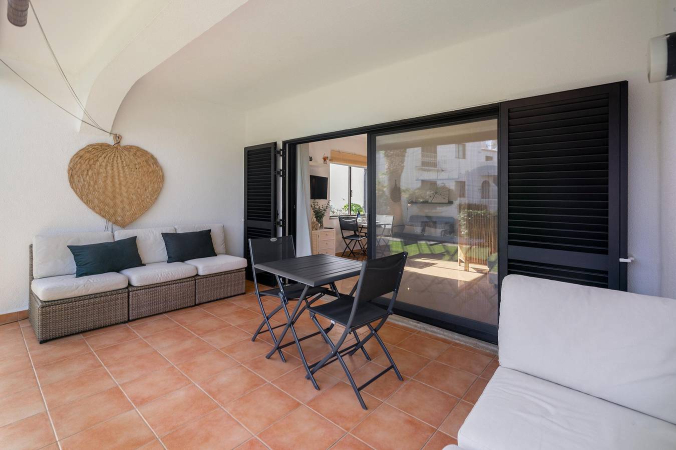 Entire apartment, Studio Apartment 'Arribas Studio' close to the Beach with Shared Pool & Wi-Fi in Albufeira, Faro District