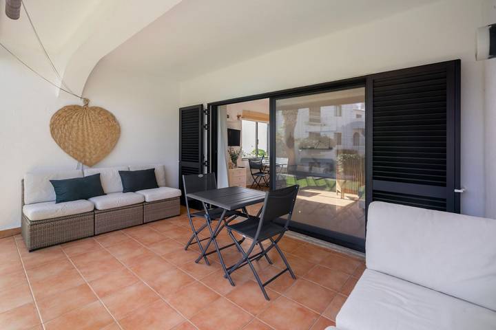 Entire apartment, Studio Apartment 'Arribas Studio' close to the Beach with Shared Pool & Wi-Fi in Albufeira e Olhos de Água, Faro District