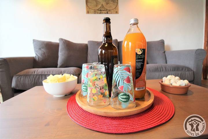 Gîte pour 6 personnes, avec jardin à Chambost-Longessaigne - 3