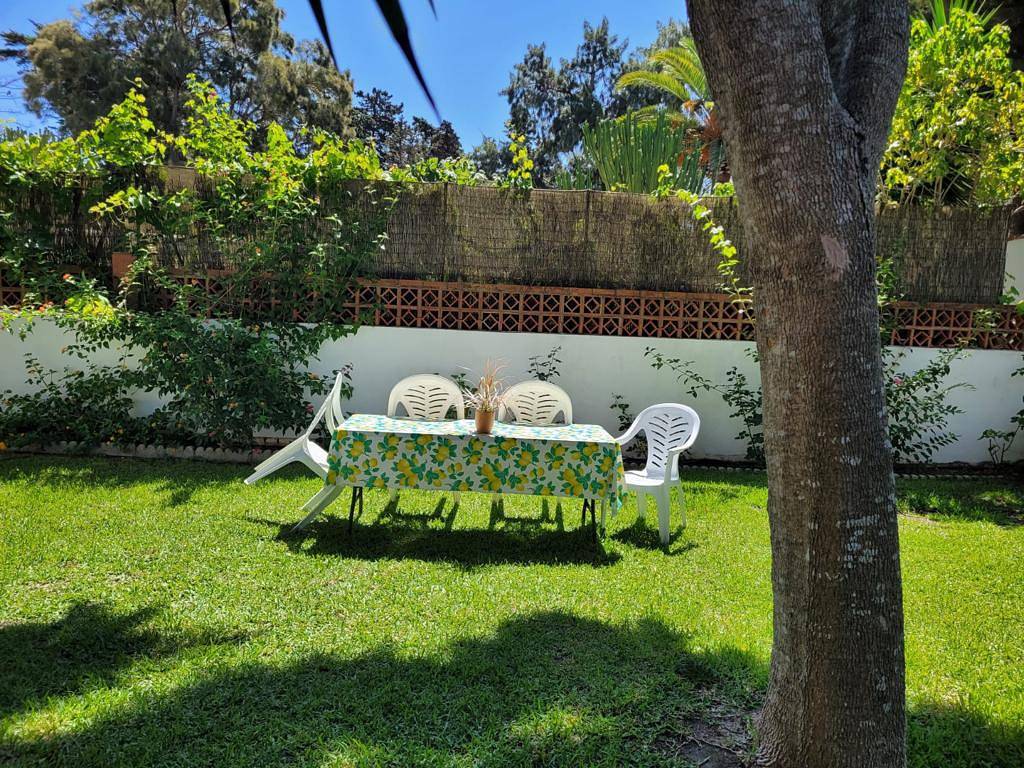 Villa 'Maria' con terraza privada, jardín compartido y Wi-Fi in La Fontanilla, Conil de la Frontera