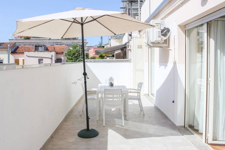 Appartement entier, Appartement de vacances pour 4 personnes avec balcon/terrasse in Pescara, Province de Pescara