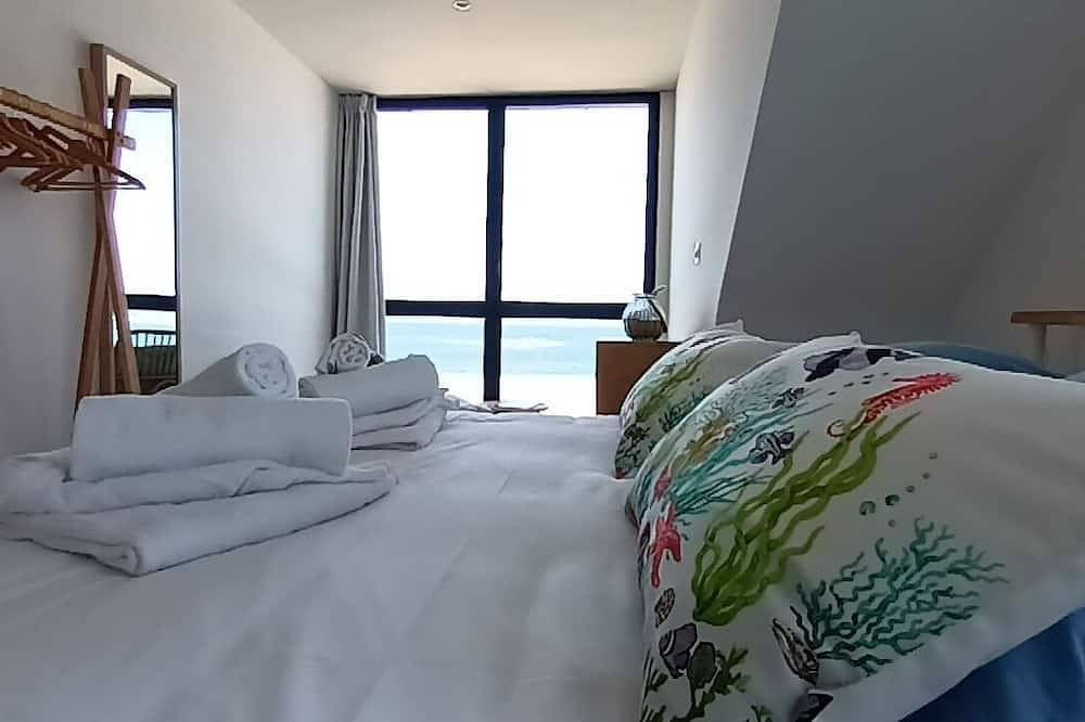 Villa de lujo de 5 *, vista panorámica al mar acceso directo a la playa, piscina a los 28 in Santec, Ceinture Dorée