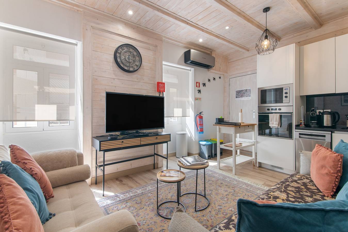 Entire apartment, Holiday Apartment "Casa Na Travessa" with A/C & Wi-Fi in Sé (Faro), Faro