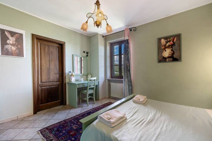 Ganze Wohnung, Ferienwohnung 'Barbera' mit gemeinsamer Terrasse, Gemeinschaftsgarten und Wi-Fi in Mango, Langhe