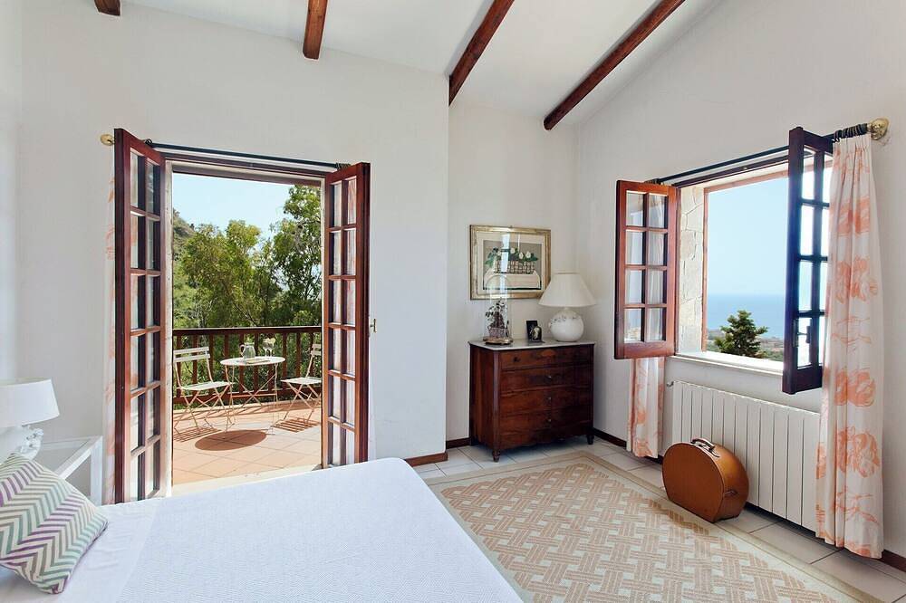 Gli Ulivi - Quattro Camere da Letto Villa, Ospiti Massimo 8 in Capo d'Orlando, Provincia di Messina