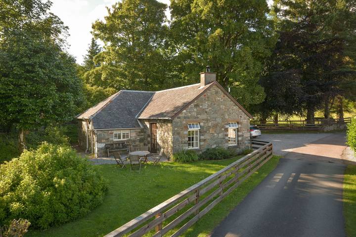 Cottage for 6 people, with Garden and Pool in Scotland