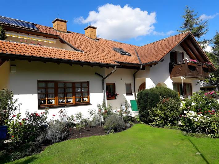 Geheel appartement, Mooi gelijkvloers appartement met Dreiwelten Card en terras nabij Solemar in Bad Dürrheim, Central Black Forest