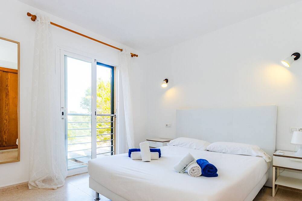 Cala Mendia Beach House 2 es with direct access to the beach and sea views in Cala Anguila, Manacor