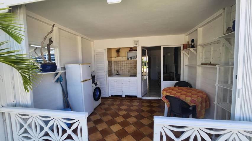 Gîte pour 2 personnes, avec vue et piscine ainsi que jardin et terrasse dans Nettlé Bay - 4