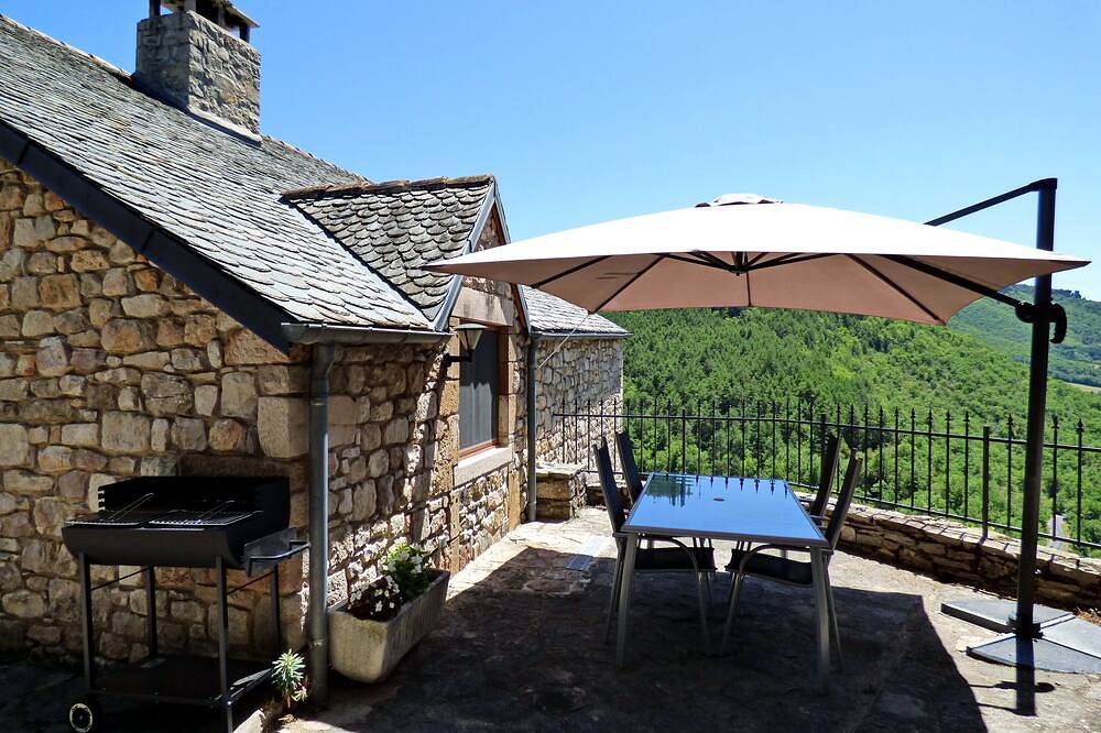 Vue imprenable depuis notre gîte 3* bordant des Cévennes et des Grands Causses in Nant, Parc naturel régional des Grands Causses