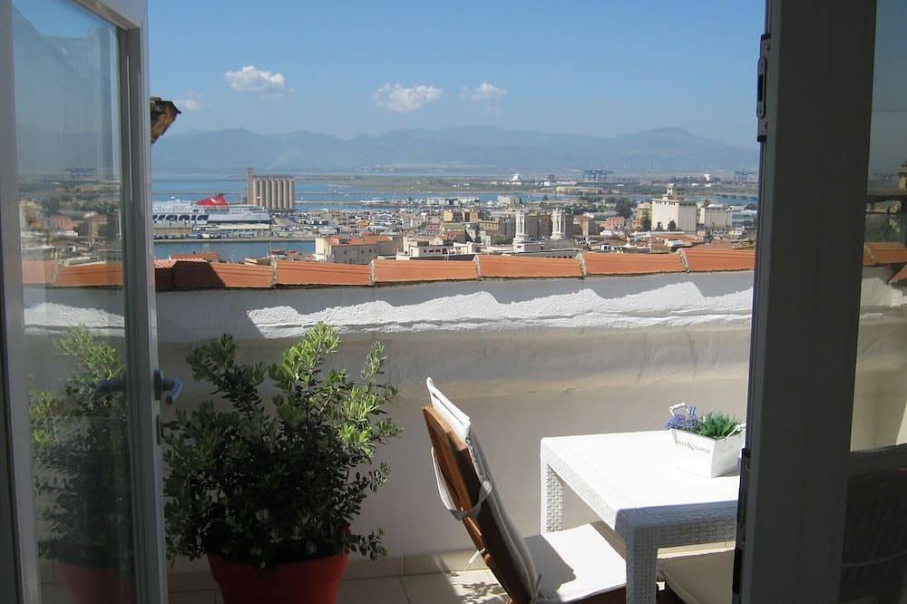 Appartement entier, Penthouse Tout Inclus Avec Terrasse Et Possibilité De Parking Wi Fi in Marina (Sardinia), Cagliari