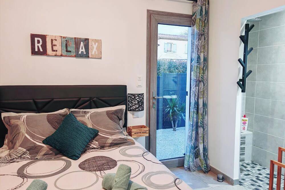 Entire apartment, Romytt Suite3* Whole apartment, shared pool, air-conditioned, 28m2 in Saint-Quentin-la-Poterie, Nimes region