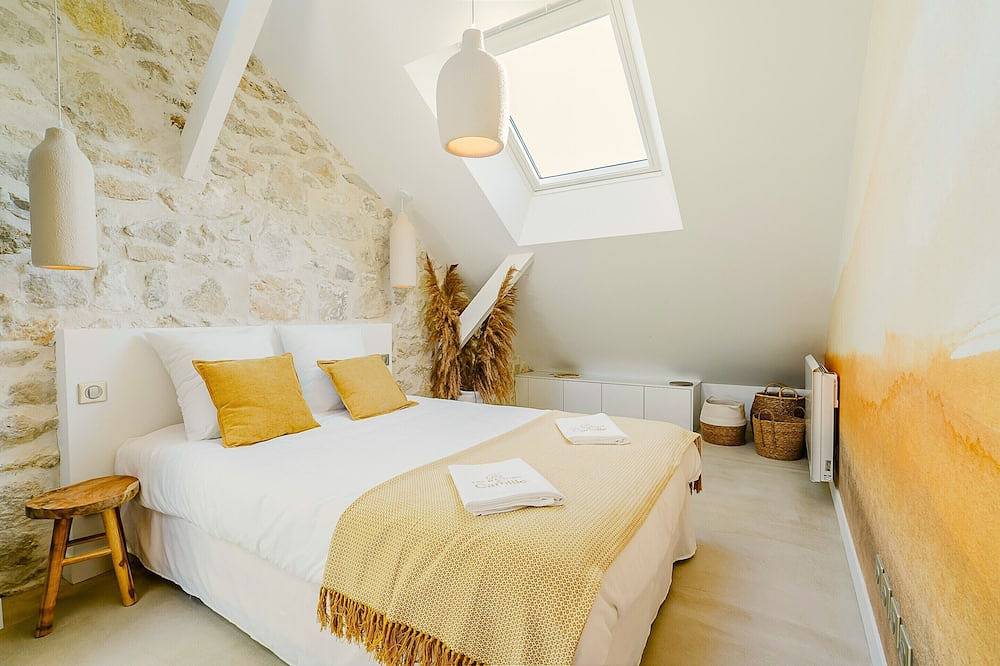 Ganze Wohnung, Apartment-Luxus-Vue sur la collégiale-Ensuite mit Badewanne und Dusche in Vernon (Normandie), Évreux und Umgebung