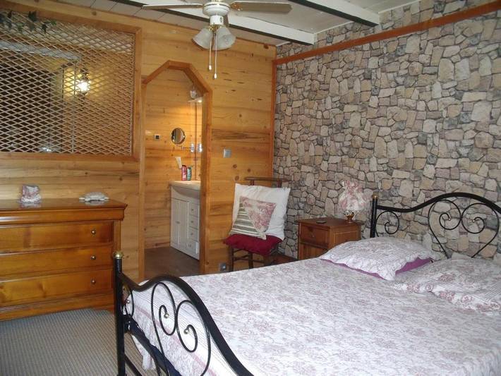 Gîte pour 2 personnes, avec jardin ainsi que sauna et vue à Priay